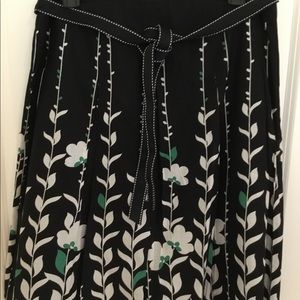 Apt 9 Black/White Floral A-Line Flare  Skirt Sz 8p